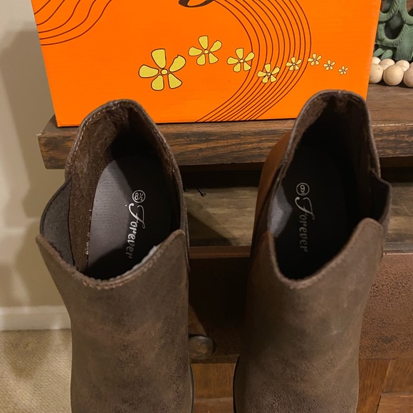 Forever High Heel Ankle Boots Brown, Size 9, new with box - Picture 6 of 12